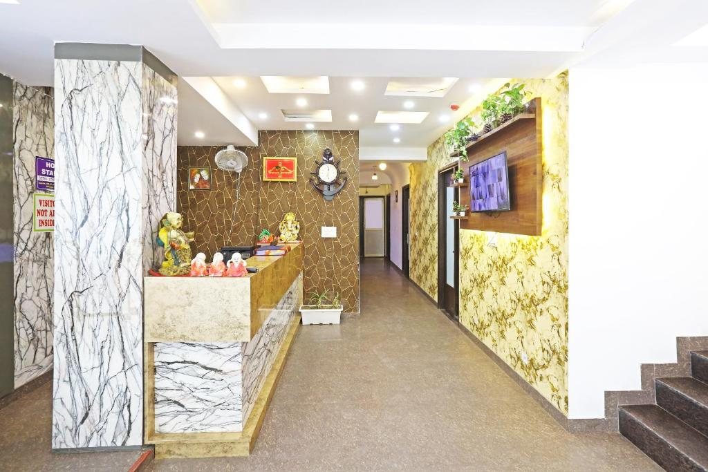 TV a/nebo společenská místnost v ubytování Hotel Smart Inn-Near Delhi Airport