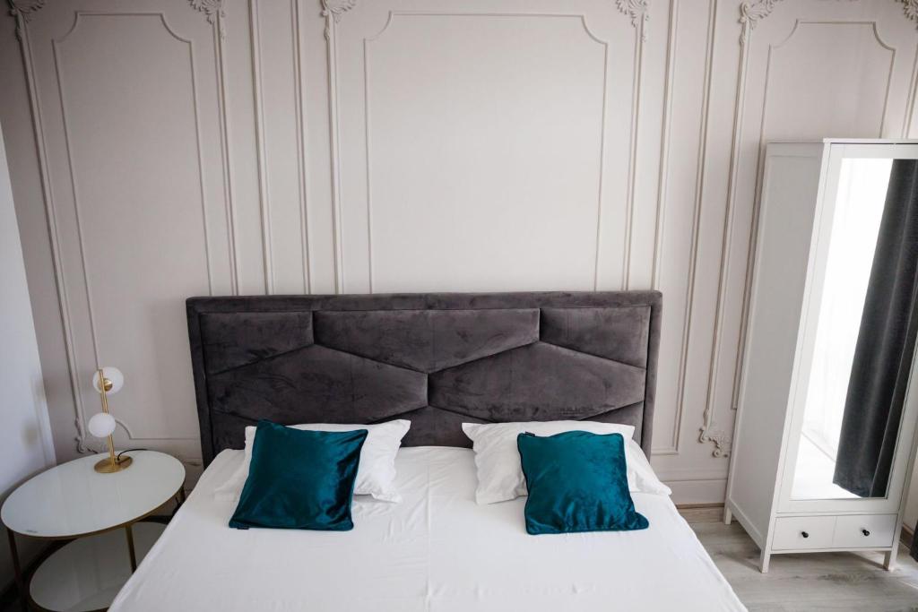 Complex Omnia - Apartamente Husi - Two-Bedroom Apartment