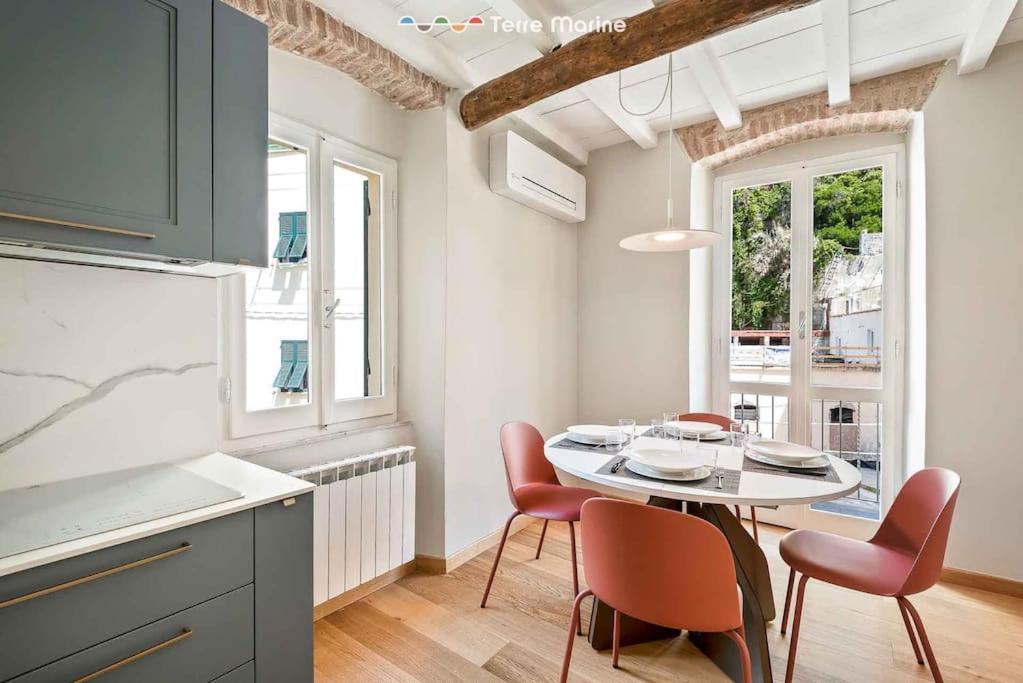 a kitchen with a table and chairs in a room at Lover's Lane 2, TerreMarine in Riomaggiore