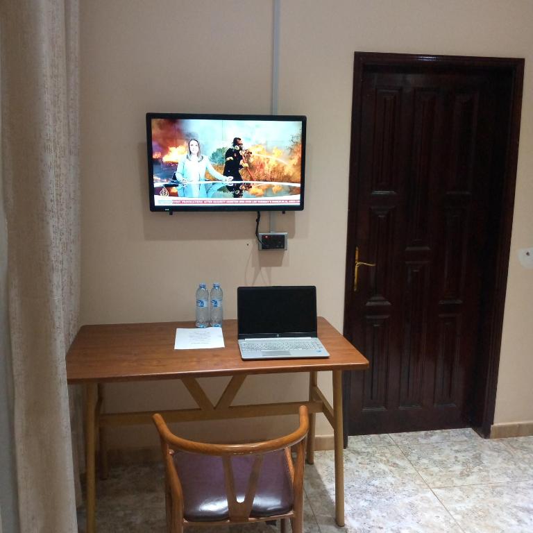 TV a/nebo společenská místnost v ubytování HOTEL ZEPTAN