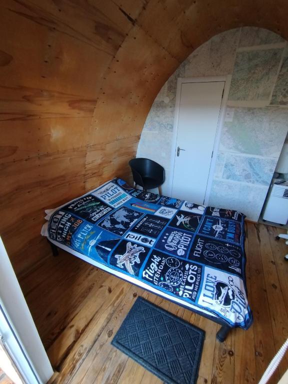 Yellow Plane - One-Bedroom Chalet