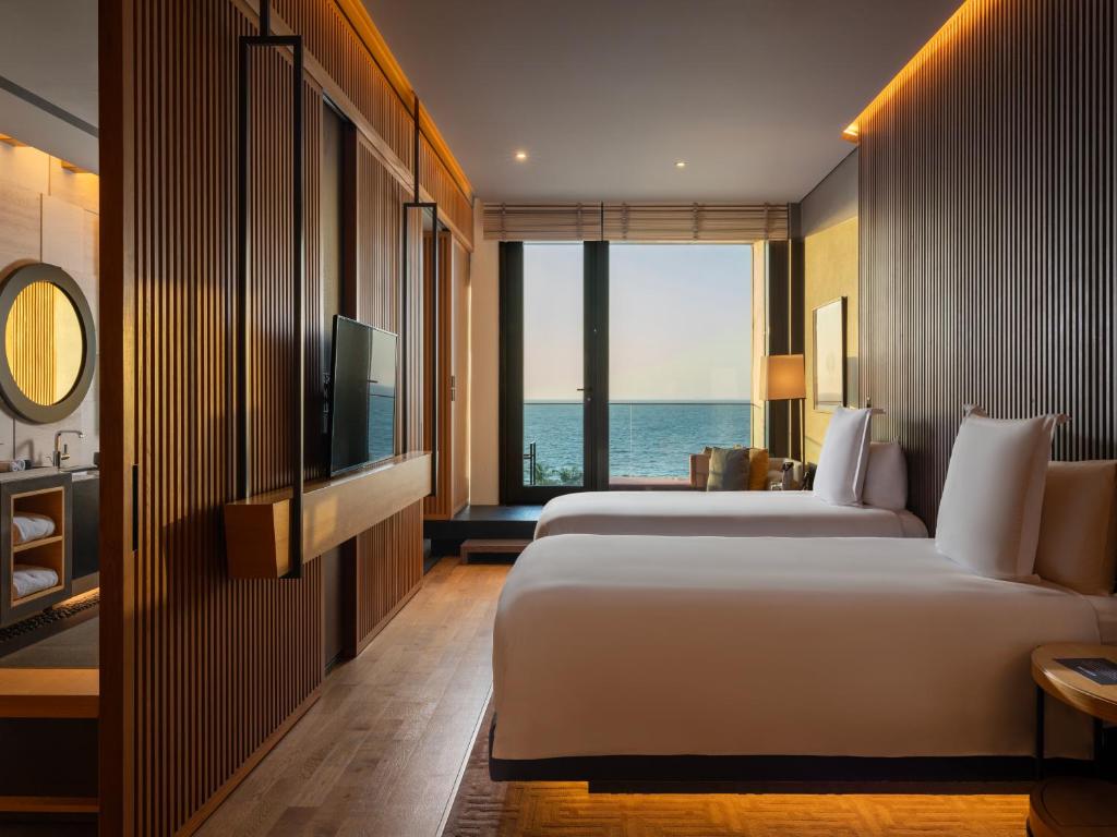 Postel nebo postele na pokoji v ubytování Banyan Tree Dubai at Bluewaters