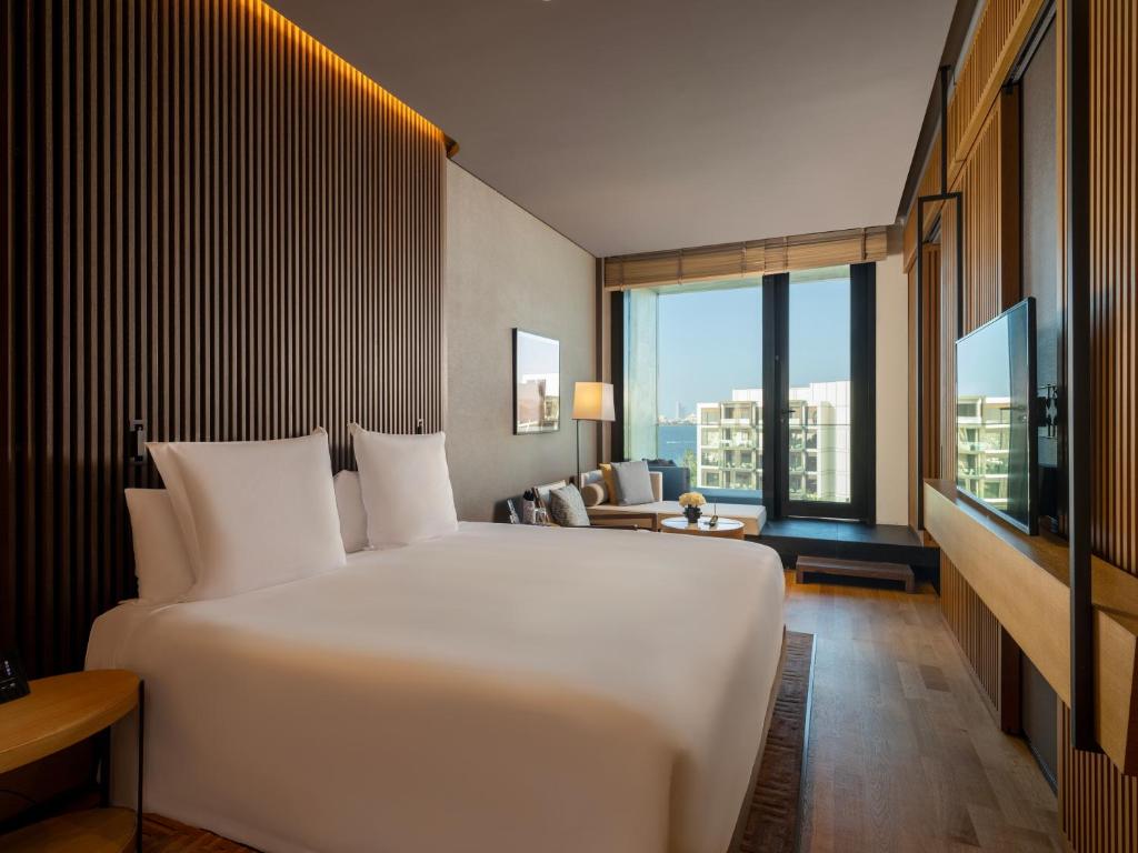 Postel nebo postele na pokoji v ubytování Banyan Tree Dubai at Bluewaters