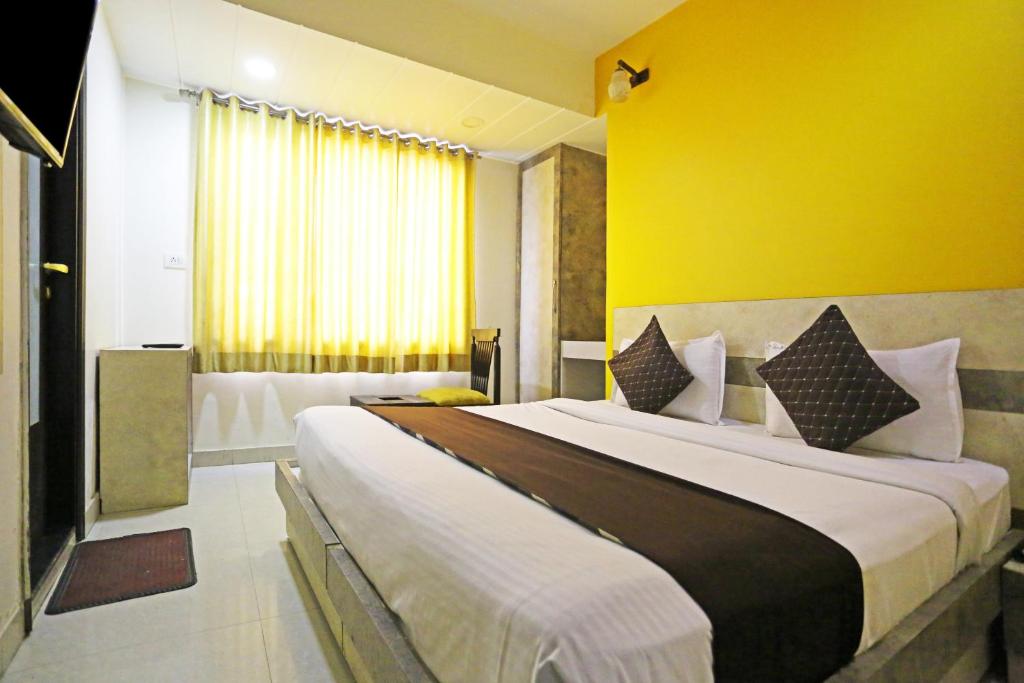Postel nebo postele na pokoji v ubytování Hotel Smart Inn-Near Delhi Airport
