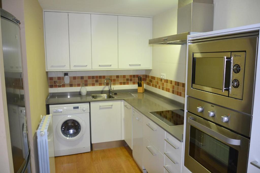 A kitchen or kitchenette at La Massana