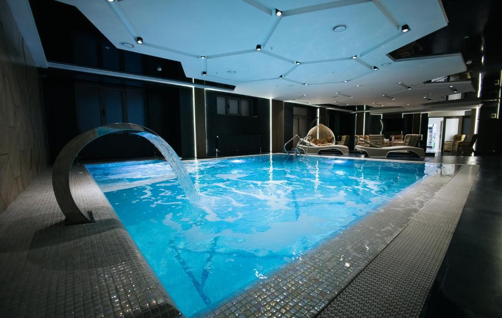 Bazén v ubytování Ametist Hotel Complex nebo v jeho okolí