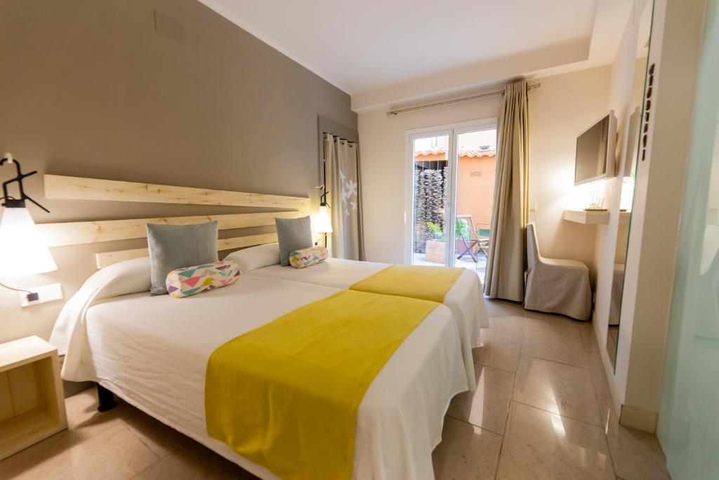 Postel nebo postele na pokoji v ubytování Hotel Tarongeta - Adults Only