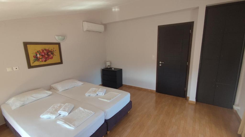Łóżko lub łóżka w pokoju w obiekcie Aliki Serenity Cottage