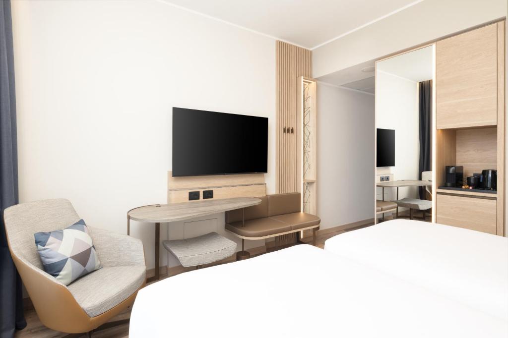 Кровать или кровати в номере Courtyard by Marriott Milano Linate