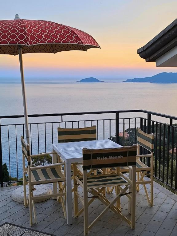 a table and two chairs and an umbrella on a balcony at Casa Ingrid in Lerici