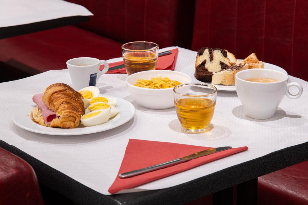 Hôtel Ambassadeur - Resim 9