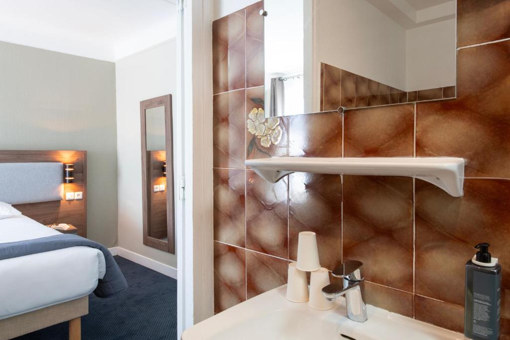 Hôtel Ambassadeur - Resim 3