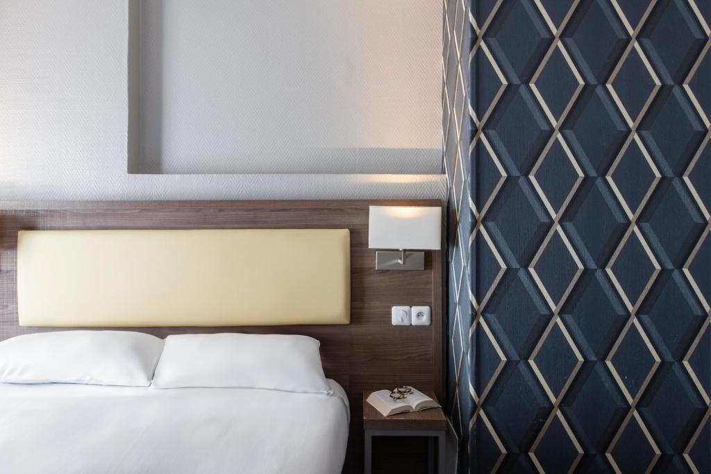 Hôtel Ambassadeur - Resim 18