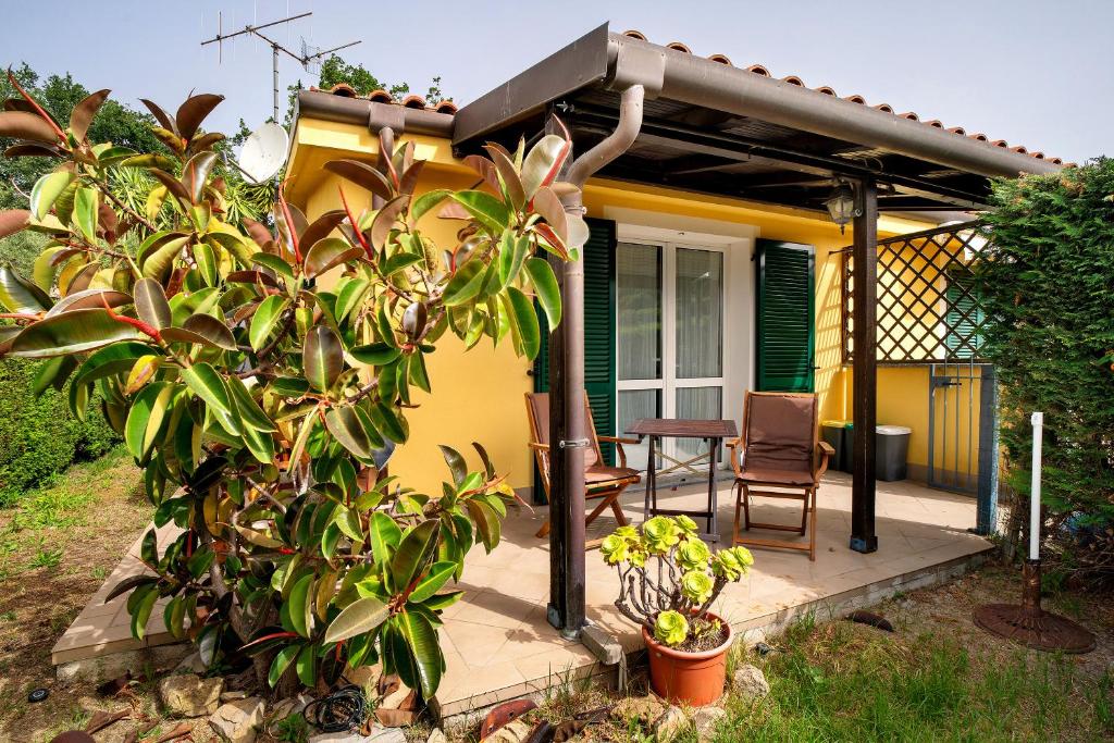 Κήπος έξω από το Villa Pairola -