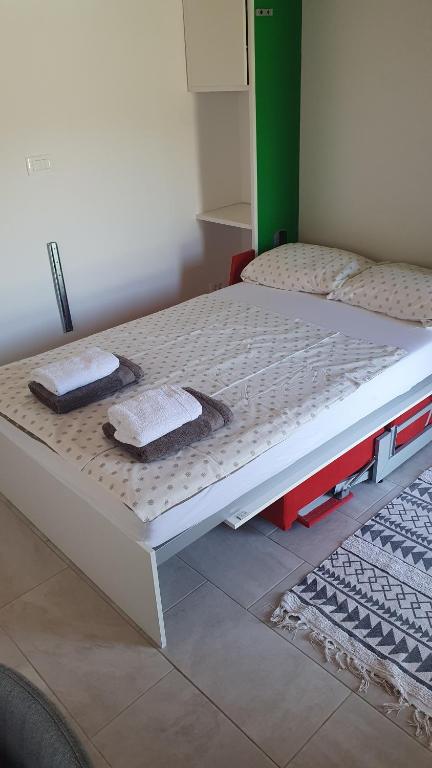 Postel nebo postele na pokoji v ubytování Garsonjera Eliana