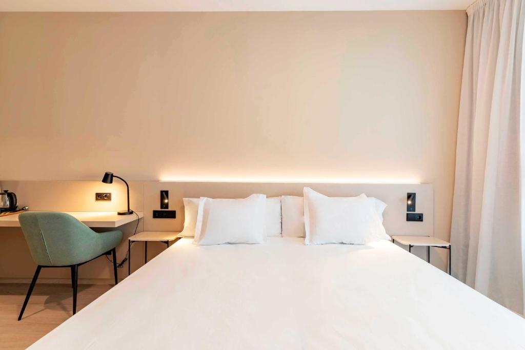 Postel nebo postele na pokoji v ubytování HQ Arena Hotel