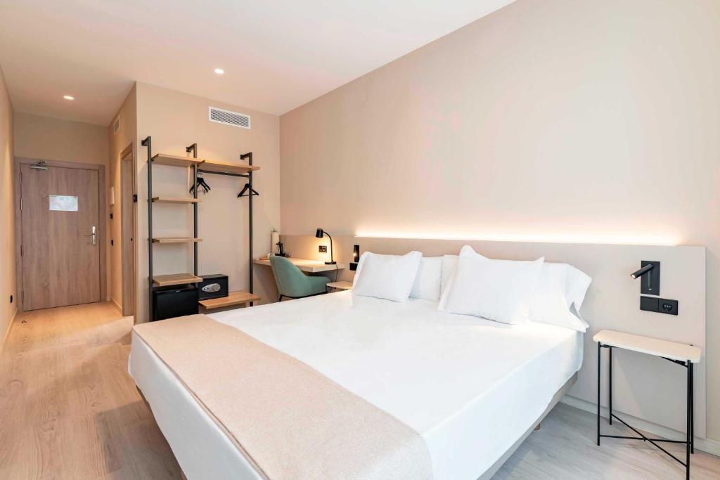 Postel nebo postele na pokoji v ubytování HQ Arena Hotel