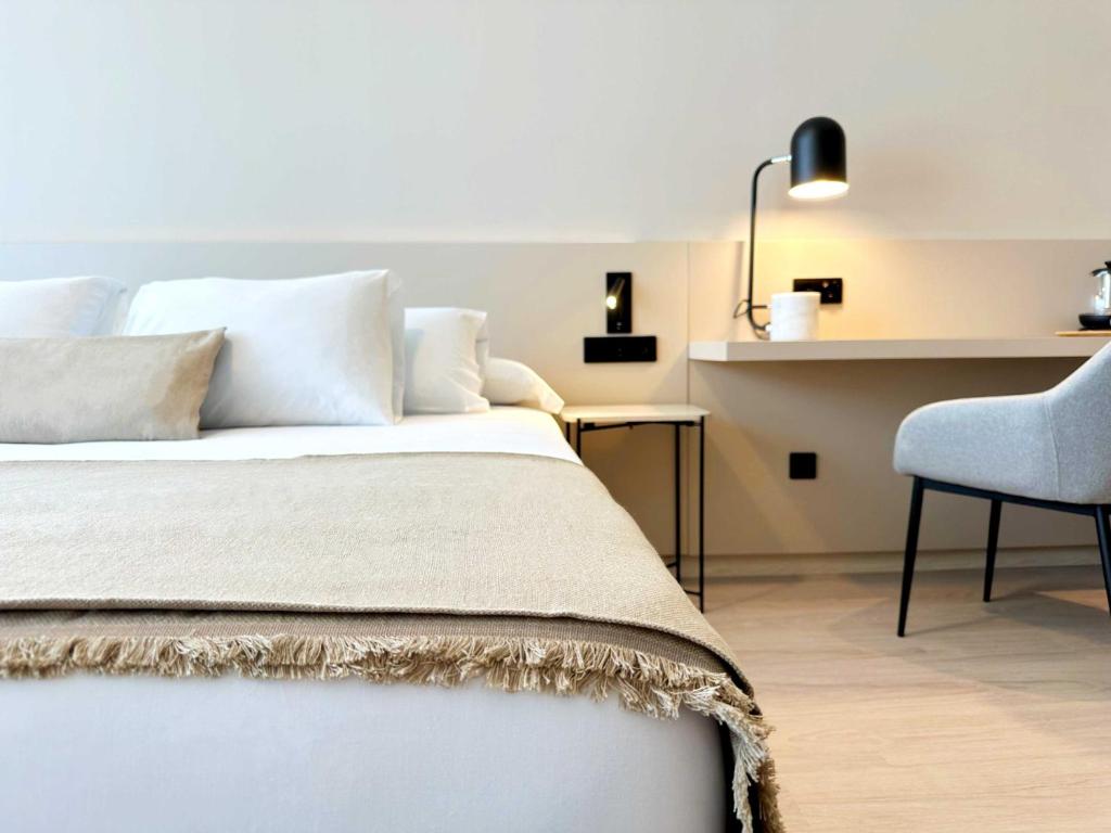 Postel nebo postele na pokoji v ubytování HQ Arena Hotel