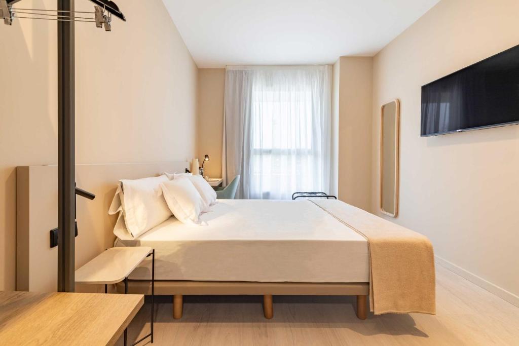 Postel nebo postele na pokoji v ubytování HQ Arena Hotel