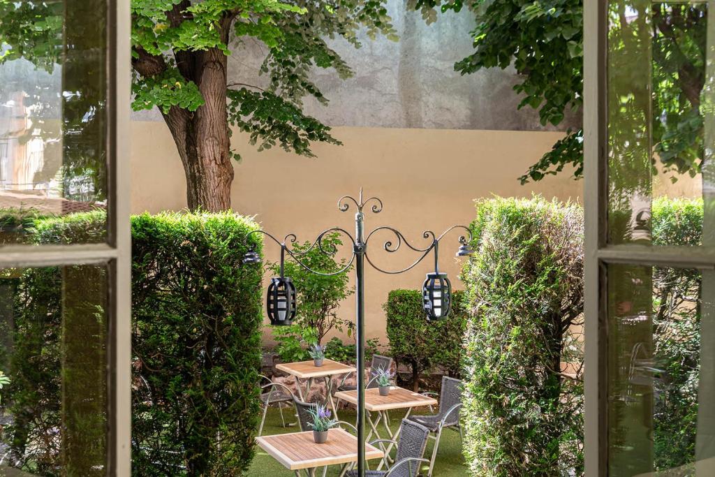 Zahrada ubytování The Originals City, Hôtel Bristol, Le Puy-en-Velay