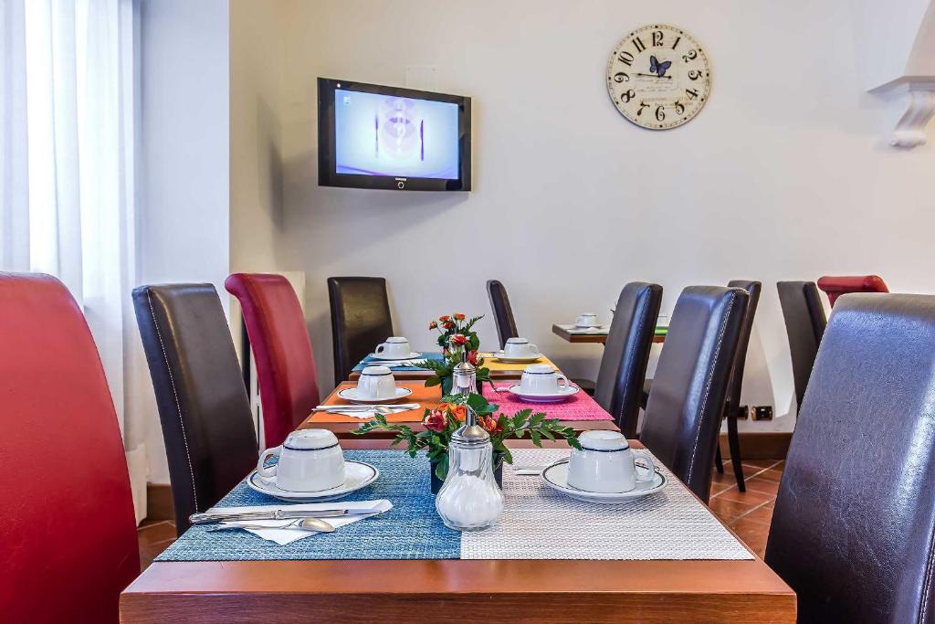 TV a/nebo společenská místnost v ubytování Hotel Caracciolo