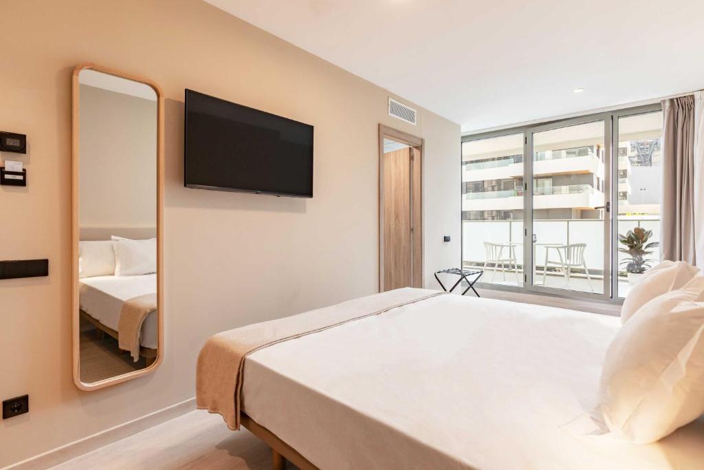 Postel nebo postele na pokoji v ubytování HQ Arena Hotel