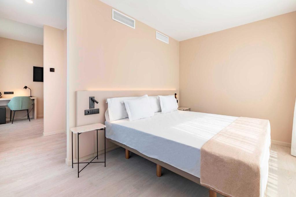 Postel nebo postele na pokoji v ubytování HQ Arena Hotel