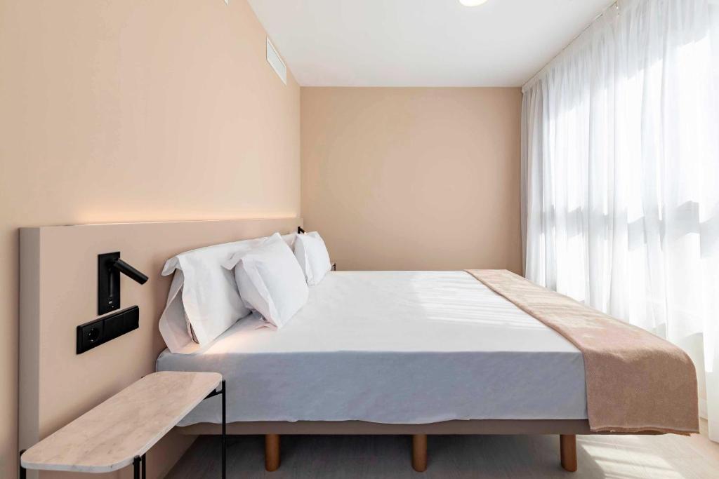 Postel nebo postele na pokoji v ubytování HQ Arena Hotel
