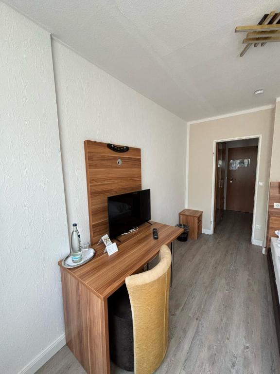 TV a/nebo společenská místnost v ubytování Hotel Schlangenbader Hof