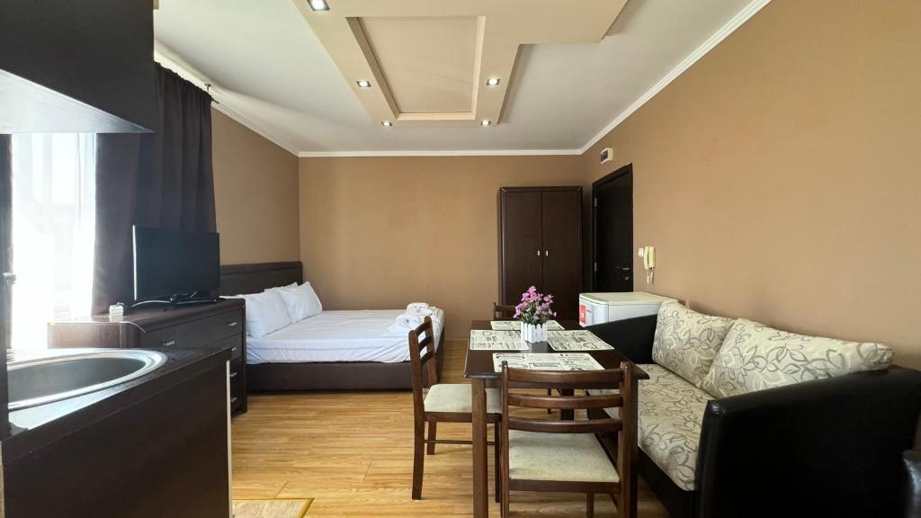 Postel nebo postele na pokoji v ubytování Bratanov Bahami Residence Studio
