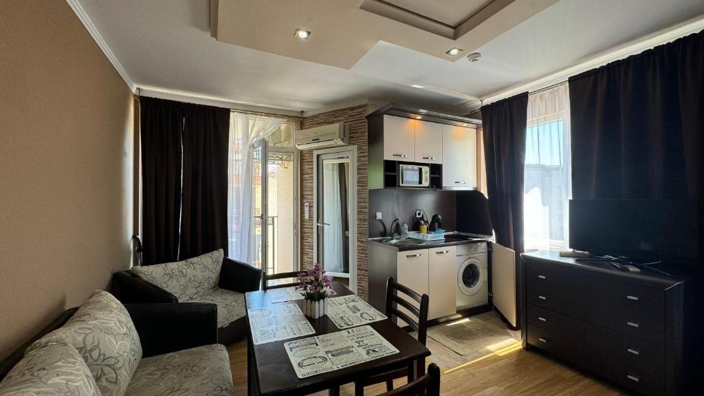 TV a/nebo společenská místnost v ubytování Bratanov Bahami Residence Studio