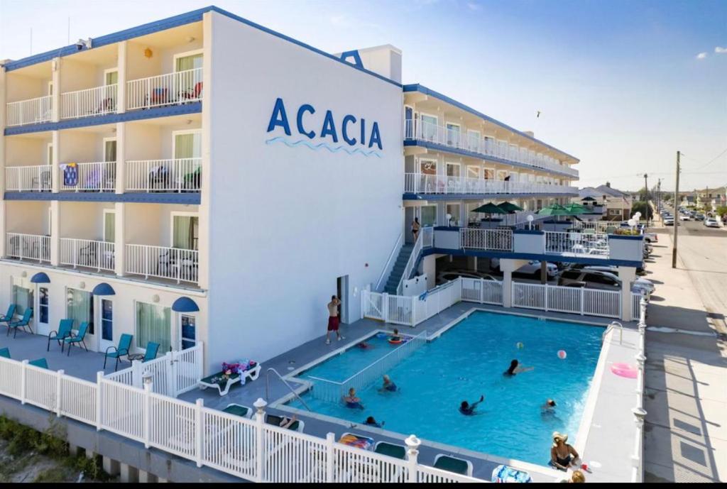 Bazén v ubytování Acacia Beachfront Resort nebo v jeho okolí