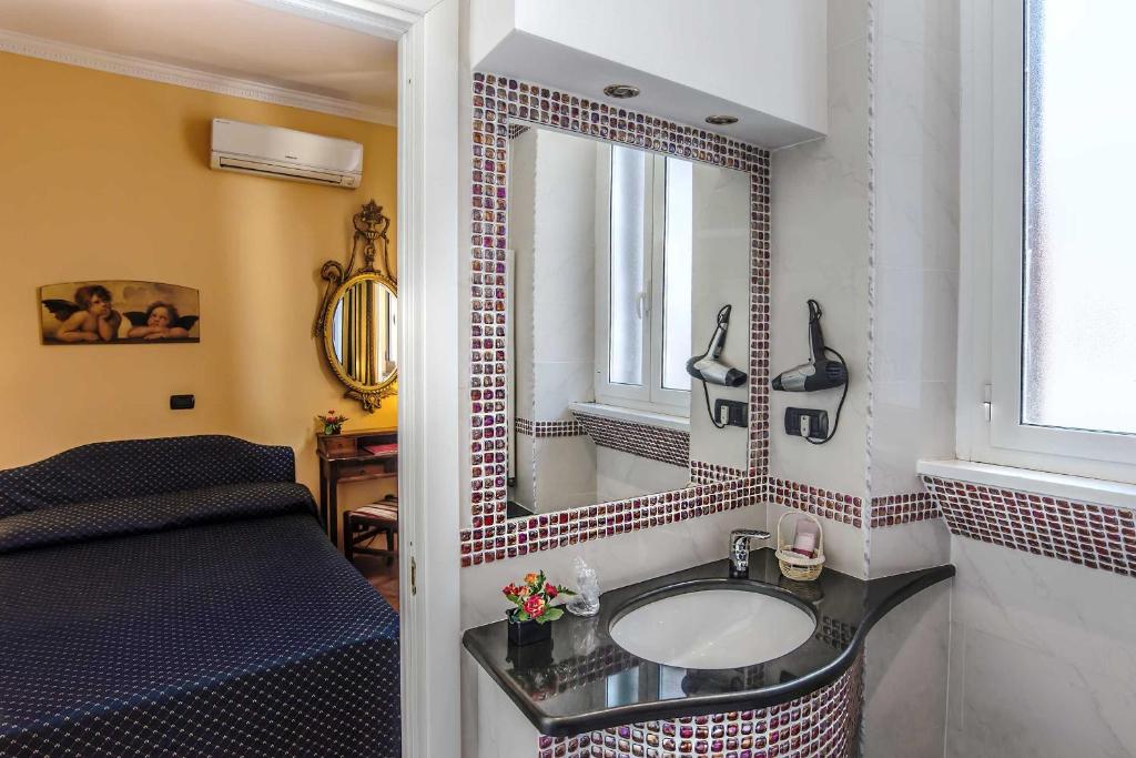 Postel nebo postele na pokoji v ubytování Hotel Caracciolo