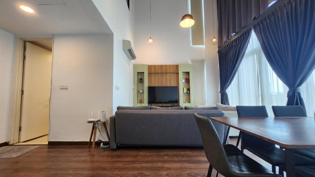 TV a/nebo společenská místnost v ubytování My Misto Homestay, Riverson Soho