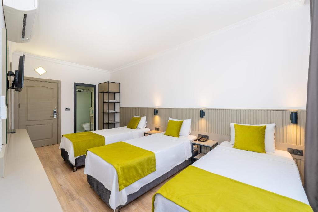 Lemon Hotel - Standard Triple Room