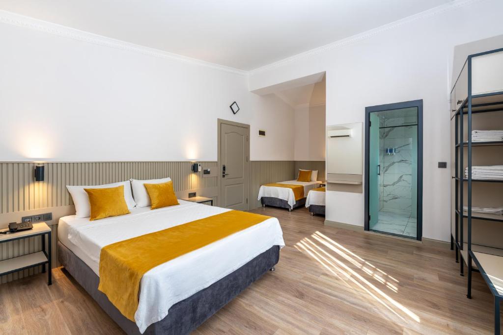 Lemon Hotel - Family Room