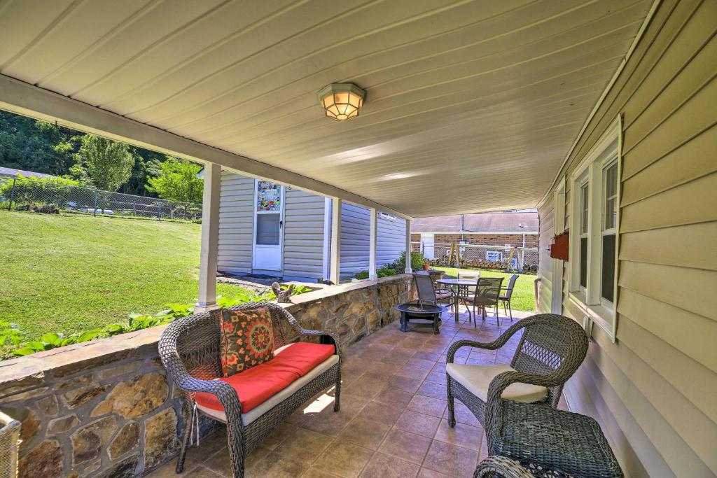 Cozy Damascus Cottage with Porch and Trail Access! - Maison De Vacances