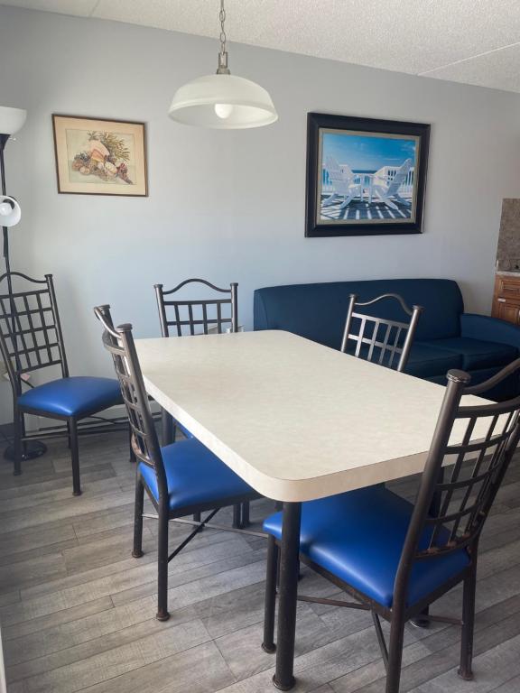 Acacia Beachfront Resort - Ocean Front Queen Suite With Private Balcony