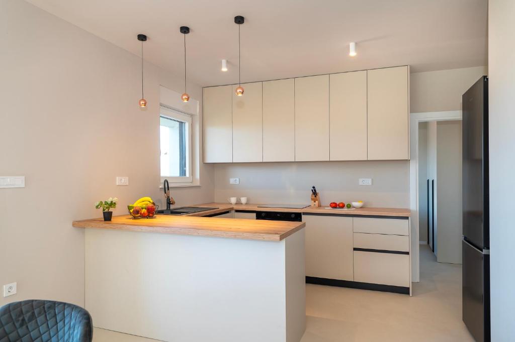 Kuchyňa alebo kuchynka v ubytovaní Providenca Residence