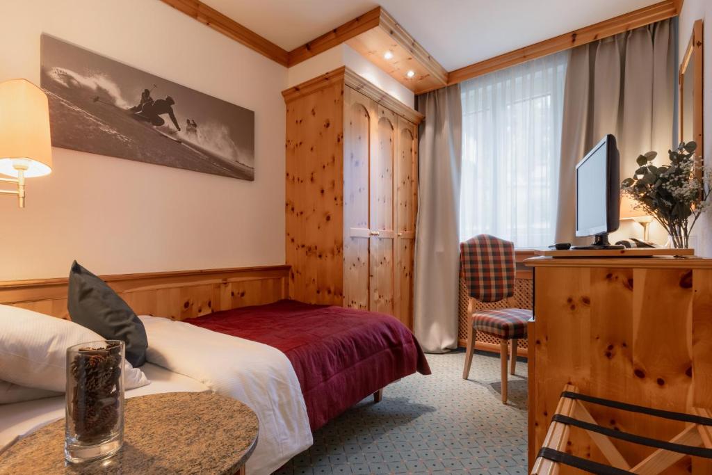 Postel nebo postele na pokoji v ubytování AROSA ALPINE CLUB - Adults only