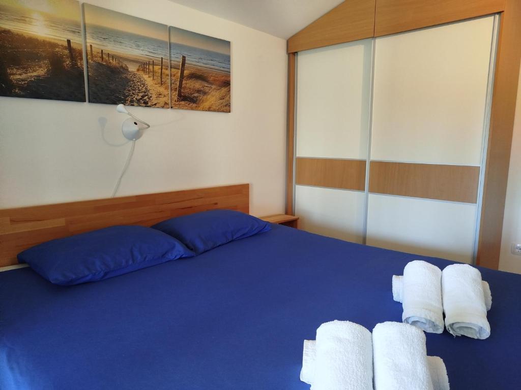 Postel nebo postele na pokoji v ubytování Sweet Apartment With Private Pool Lori Ankaran