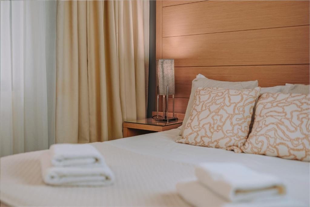 Posteľ alebo postele v izbe v ubytovaní Parnon Hotel
