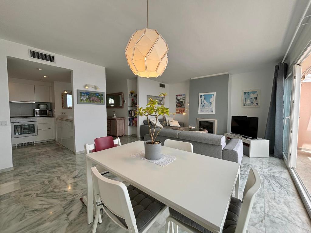 A kitchen or kitchenette at Diletta Beach Estepona