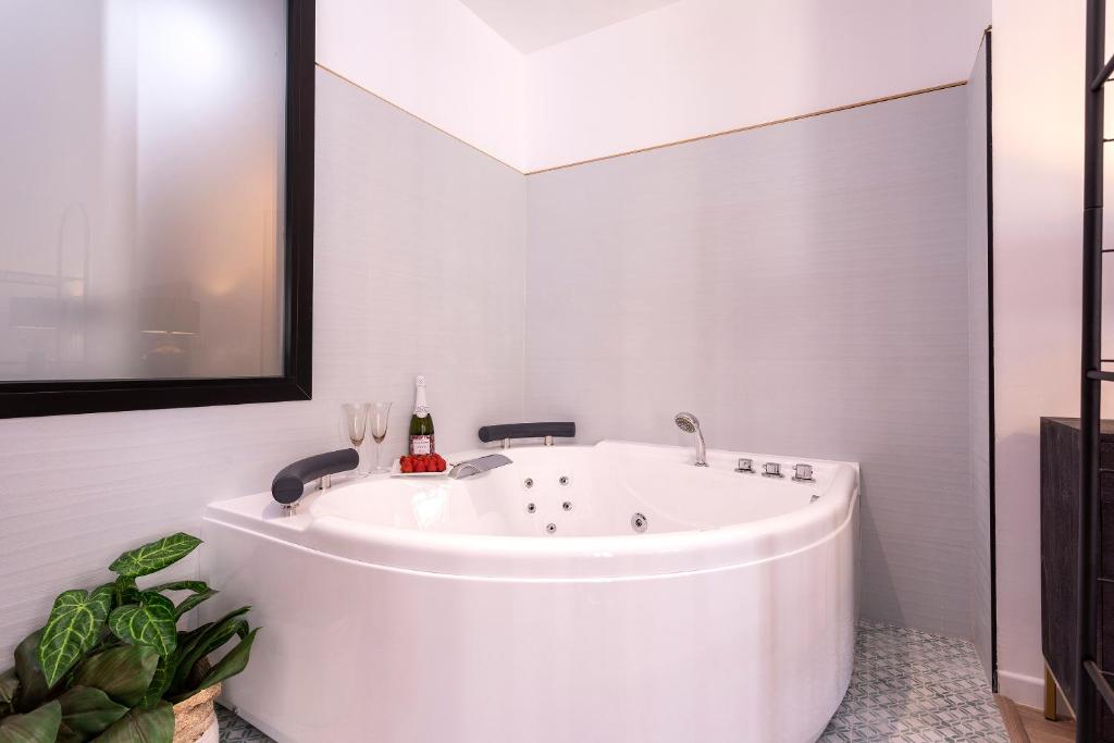 Jazmín y Biznaga - Jacuzzi privado en la habitación en Málaga
