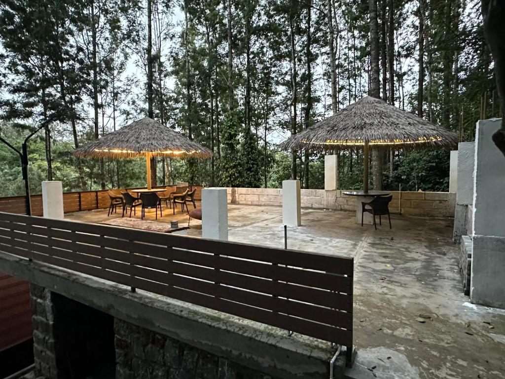 Patio nebo venkovní prostory v ubytování 100 Oaks Estate