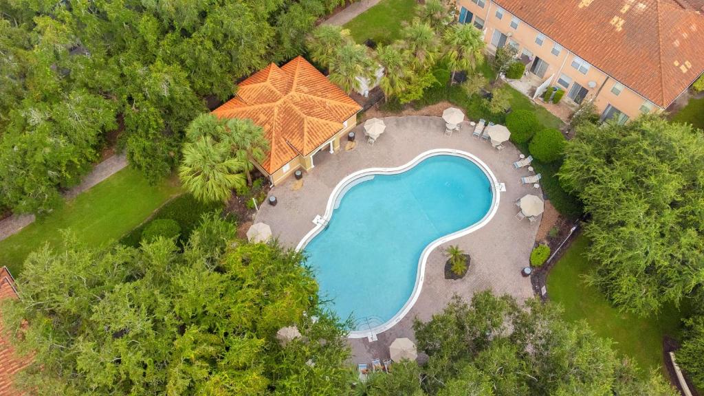 an overhead view of a swimming pool in a park at Stylish Villa Near Disney & Universal in Kissimmee