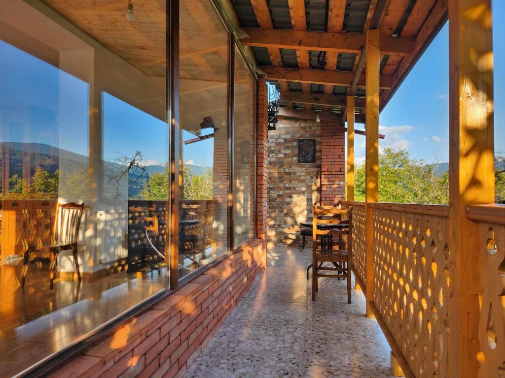 Balkón nebo terasa v ubytování Lomtadze Family Wine Hotel