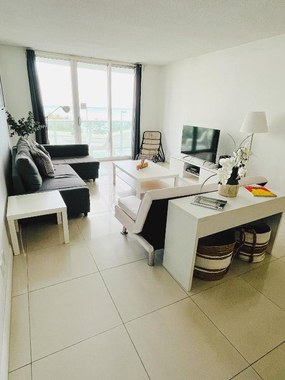 The Tides Condo on Hollywood - Two-Bedroom Apartment