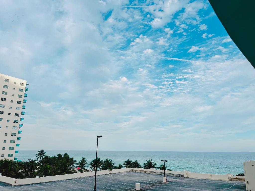 The Tides Condo on Hollywood - Apartment With Sea View