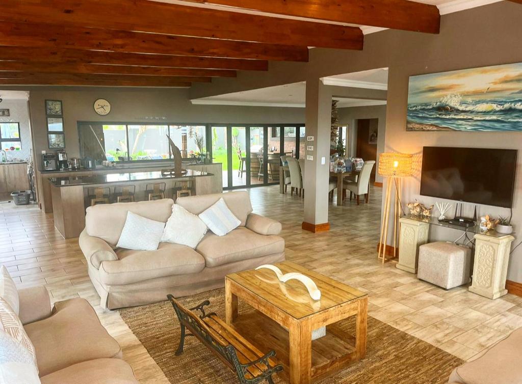 Oppi See Beach House - Image 41